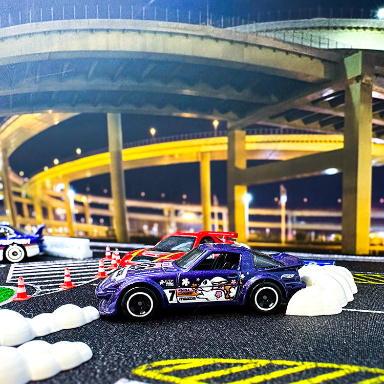 LUNCHBOX Dis-Play Mat 1:64 scale - Japan carpark scene