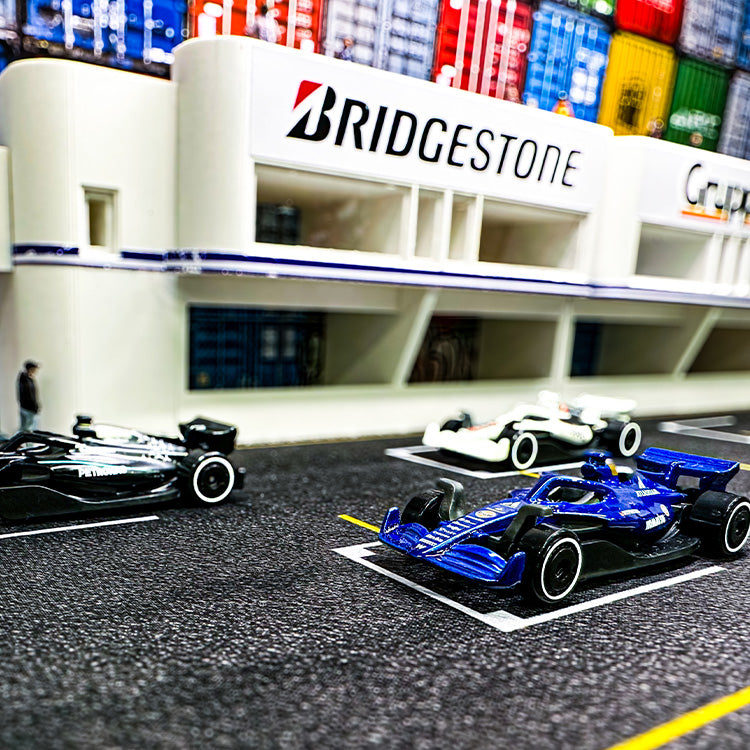 LUNCHBOX Dis-Play Mat 1:64 scale - Racetrack grid scene
